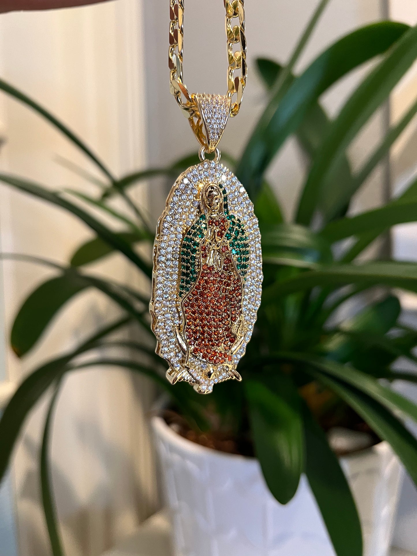 HQ Virgen Mary Pendant and Chain